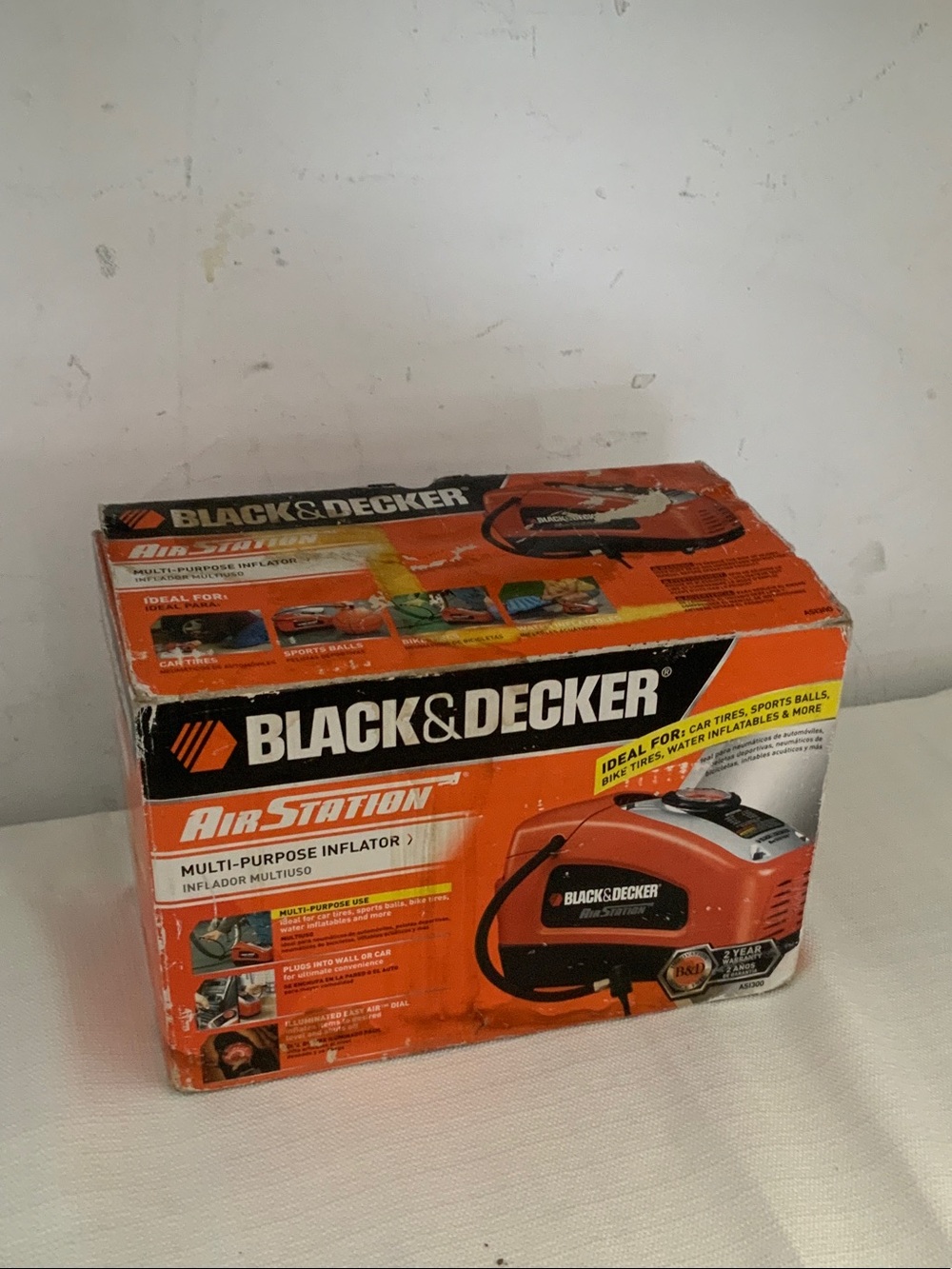 Black & Decker tire inflator. Manual included.